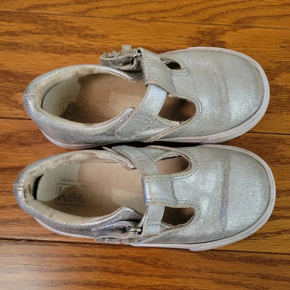 Keds Girls Daphne T-Strap Mary Jane Shoes Hook Loop Silver Leather Toddler Sz 7